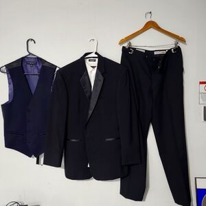 Tuxedo Suit 40R Savvi jacket med vest couture dress shirt Allure pants 30x32 Tie
